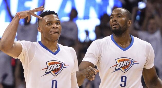 尷尬了！NBA威少調侃老朋友伊巴卡英語不好.jpg